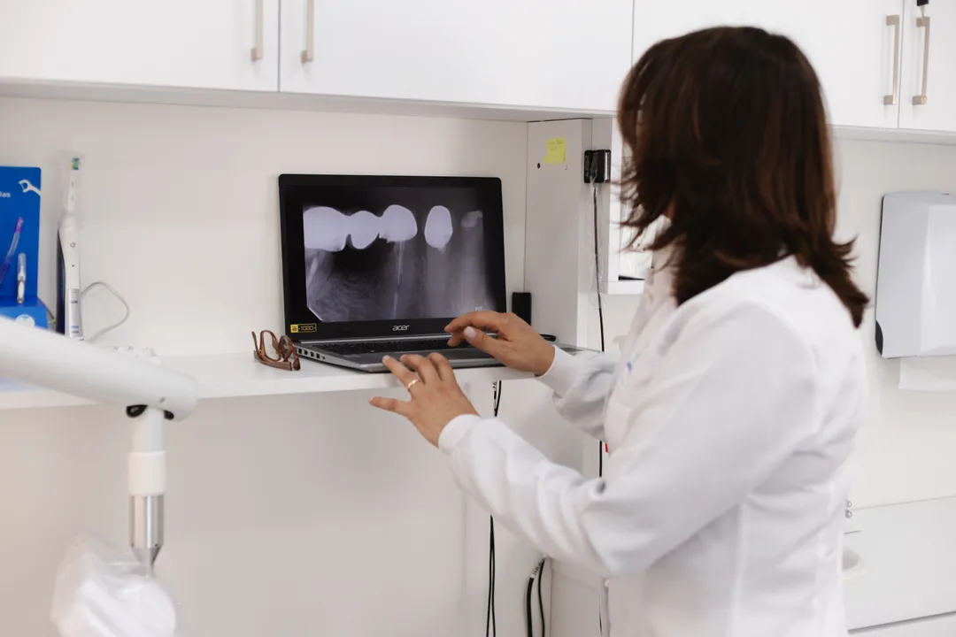 Próteses dentárias e reabilitação oral na Orali Odontologia, Porto Alegre