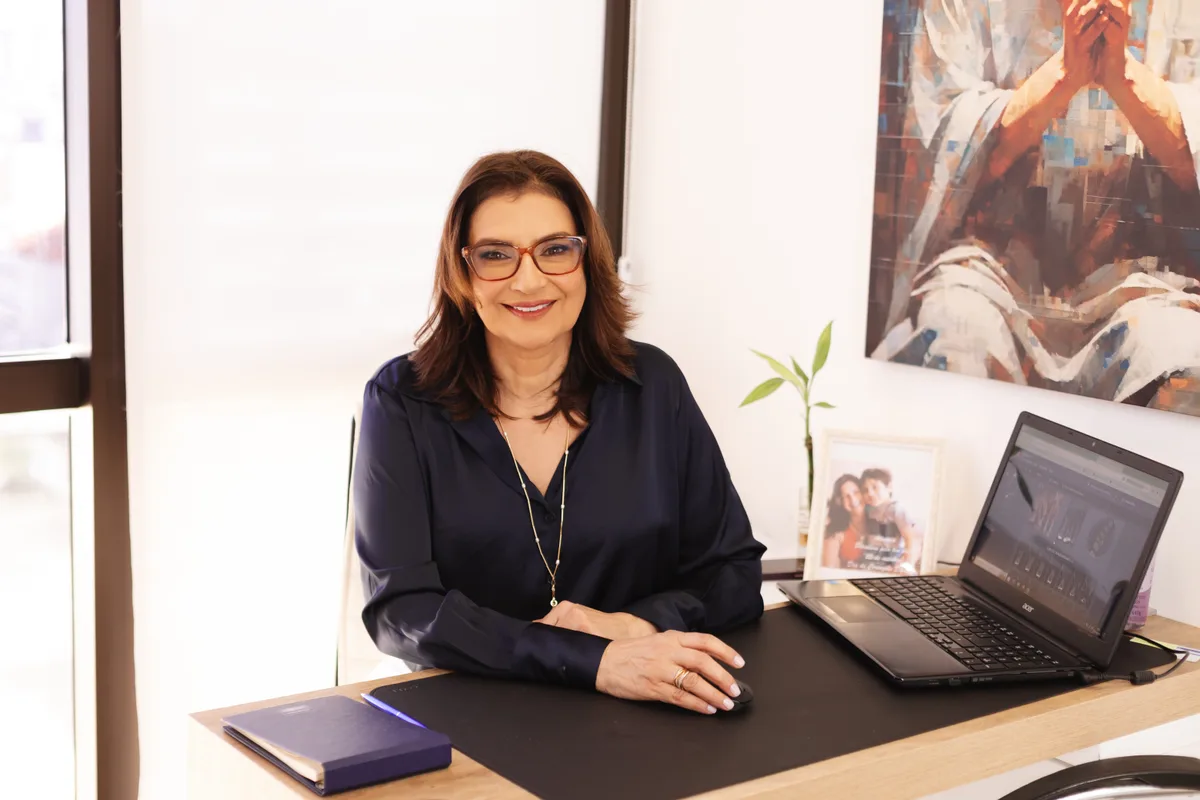Dra. Adriana B. Martins no consultório da Orali Odontologia, Porto Alegre
