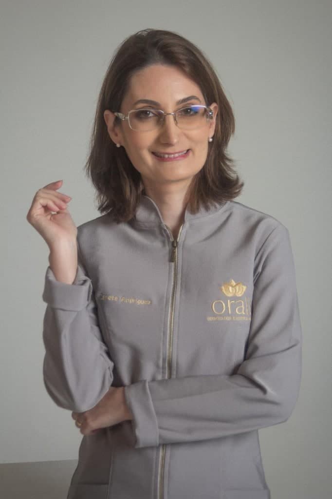 Zanete Rodrigues — atendimento e acolhimento na Orali Odontologia Estética, Porto Alegre